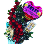 Arreglo vertical de rosas para aniversario