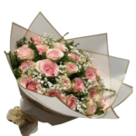 Elegante Ramo de Rosas y Gipsofilia